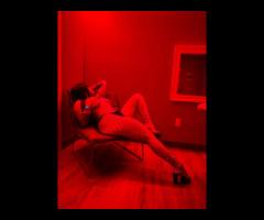 TU ME TROUVES LIBRE L'APRÈS-MIDI? JE SUIS EN CHALEUR — STACY XXX